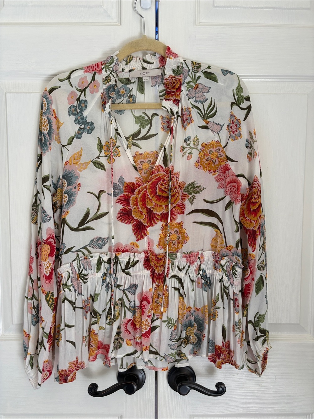Excellent condition – - LOFT White Floral Tie-Neck Ruffled Peasant Top